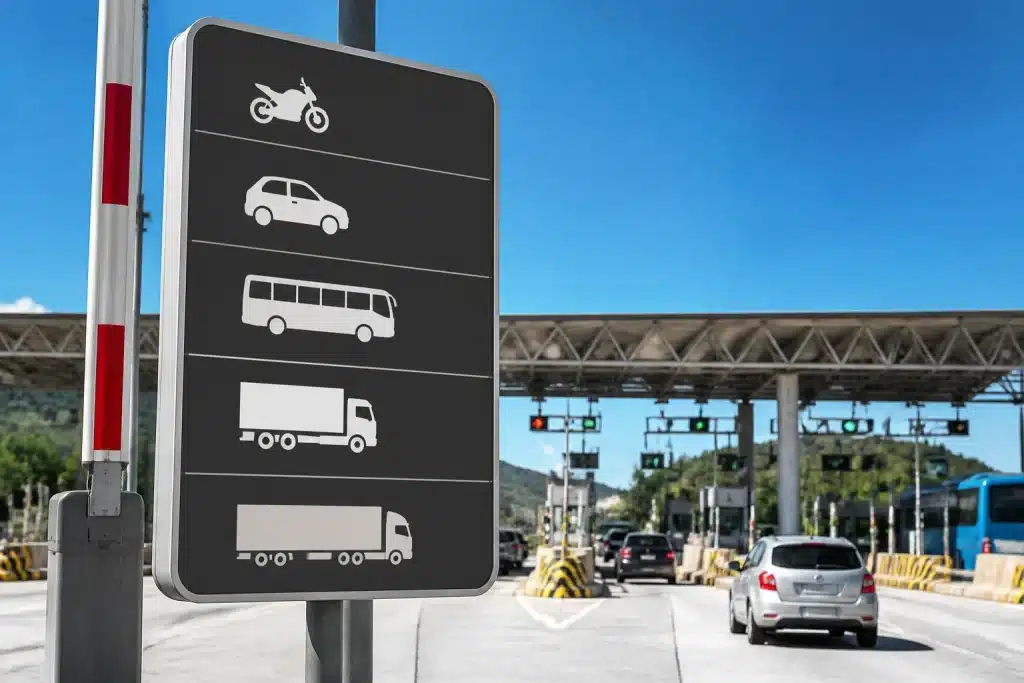 Panneaux tarifaires affichant prix vignettes vehicules differentes categories